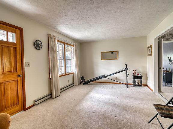 5th image of 221 Park Dr