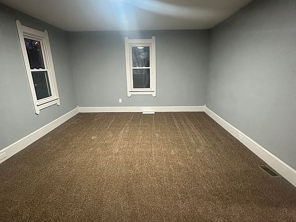 4th image of 808 1st St NE