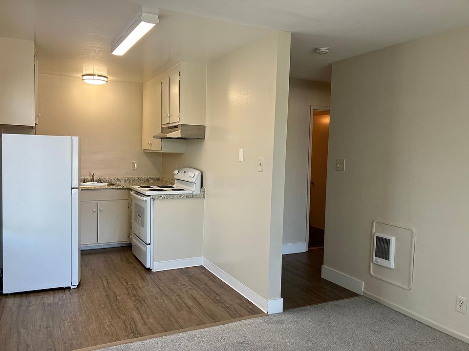 1st image of 486 Beech St #9