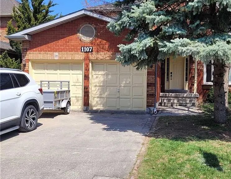 1107 Thoresby Dr — Photo 1