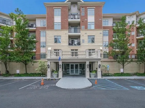 325 Carson Ter, Huntingdon Valley, PA 19006