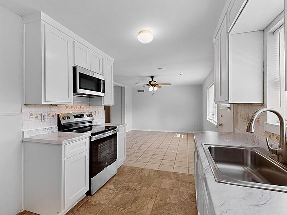5th image of 4009 Providence Dr