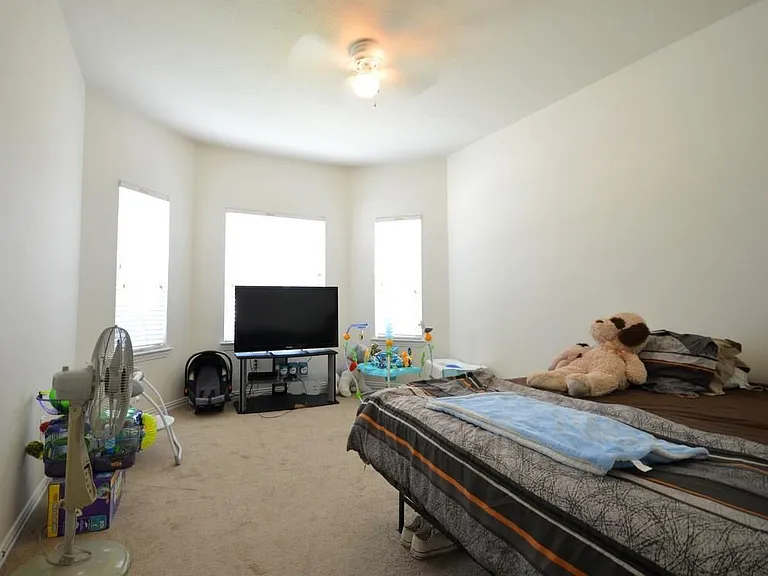 2727 Lakecrest River Dr — Photo 14