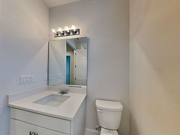5th image of 2629 Magnolia Ave