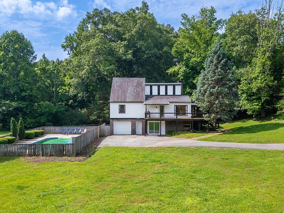 1st image of 3420 Sunray Dr NW