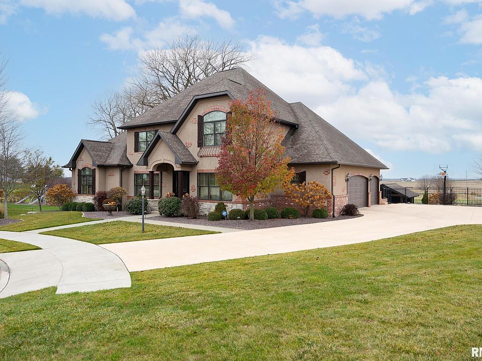2nd image of 2204 W Augusta Dr