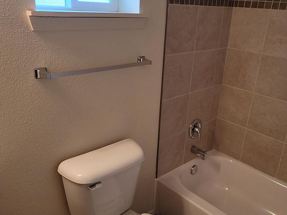 5th image of 2604 Chelwood Park Blvd NE #B