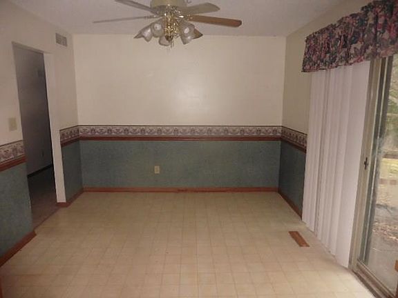 4th image of 1210 E Euclid Ave