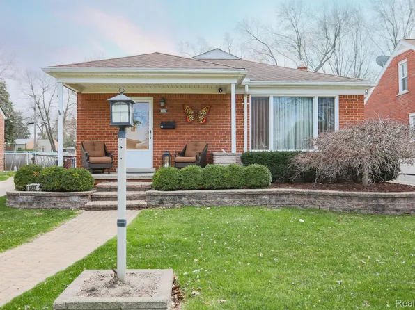 6832 Engleman Ave, Center Line, MI 48015