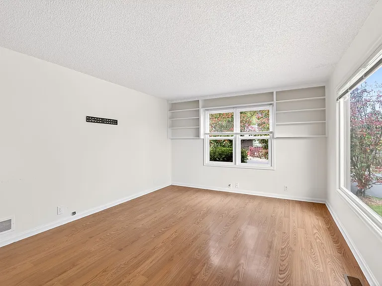 345 NW Norman Ave — Photo 9