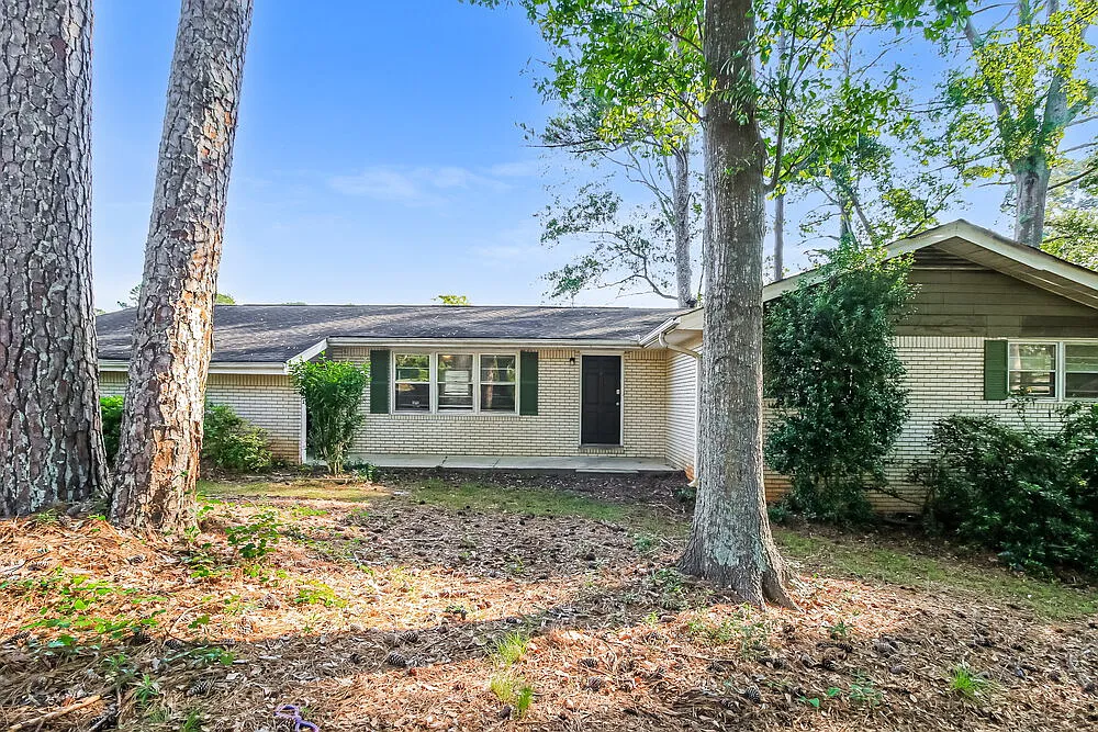3 bed, 2.0 bath, 1324 sqft, $1,670 — Photo 1