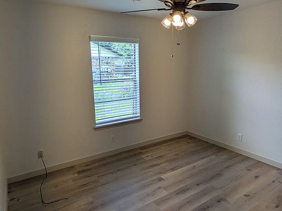 4th image of 7417 S Elm Ave