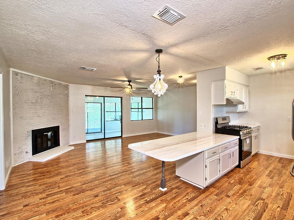1st image of 106 N Evergreen Dr