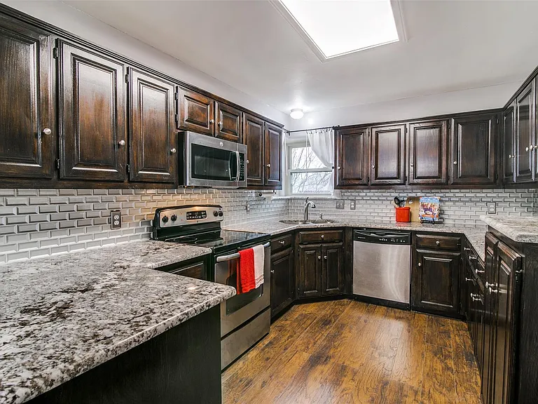719 Stoneybrook Dr — Photo 14