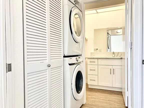 5th image of 1550 Amherst Ave APT 105