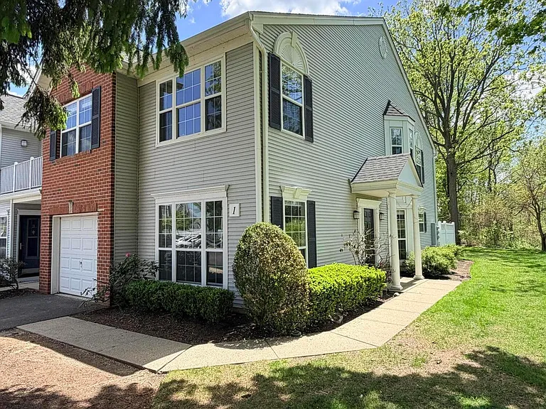 1 Whitemarsh Dr — Photo 36