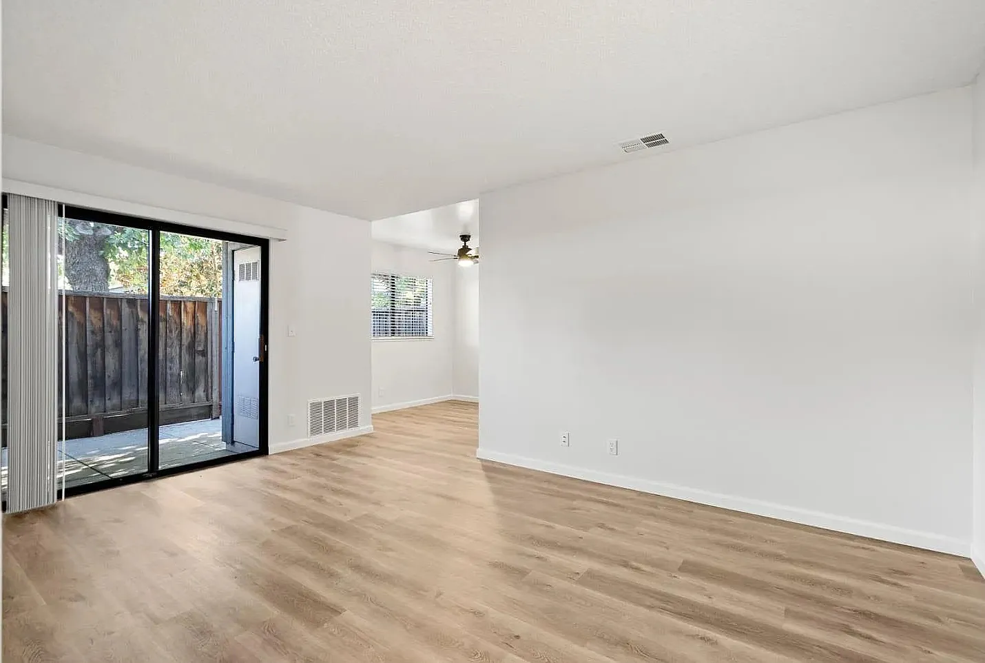 Chic 1BR Condo in San Jose's Heart with In-Unit Laundry & Pet-Friendly! — Photo 3