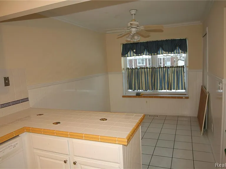 20871 Glen Haven Cir W — Photo 13