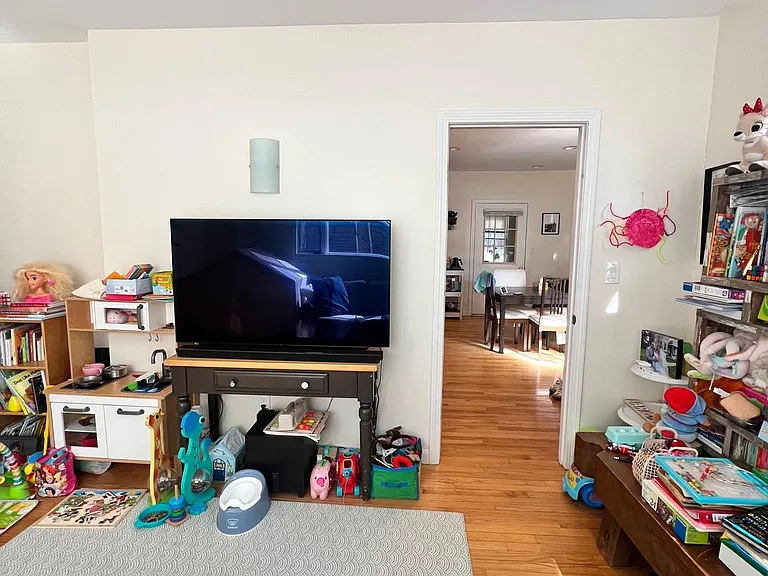 37 Sherman St #B — Photo 9