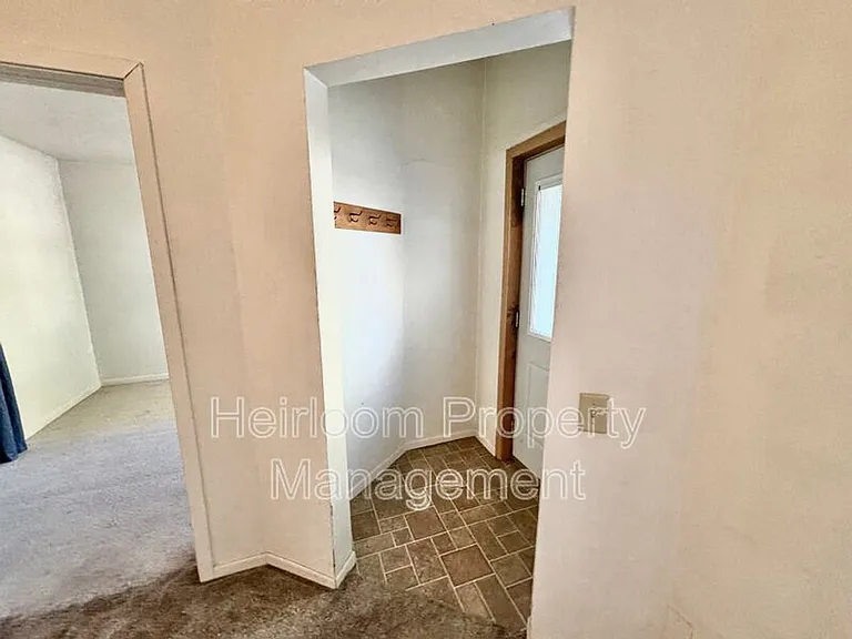 1718 Cumming Ave — Photo 10