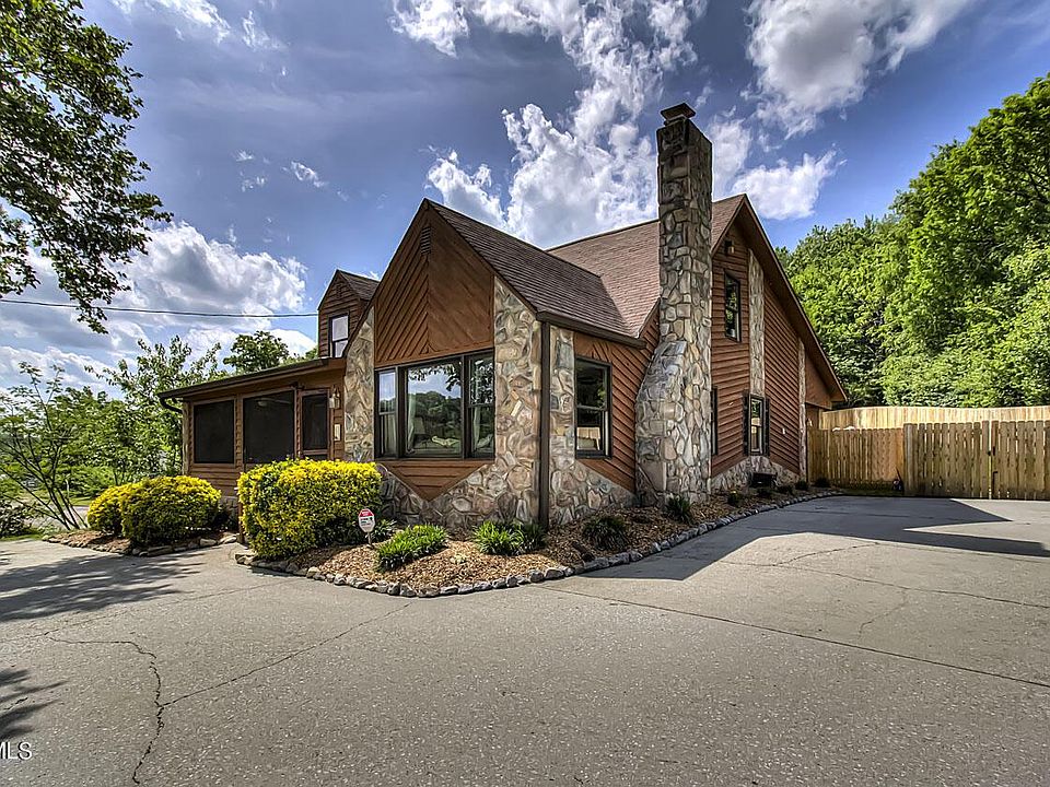 1st image of 605 Dutch Valley Dr