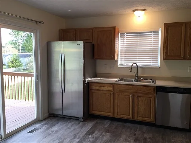 228 Isaac Tharp St — Photo 4