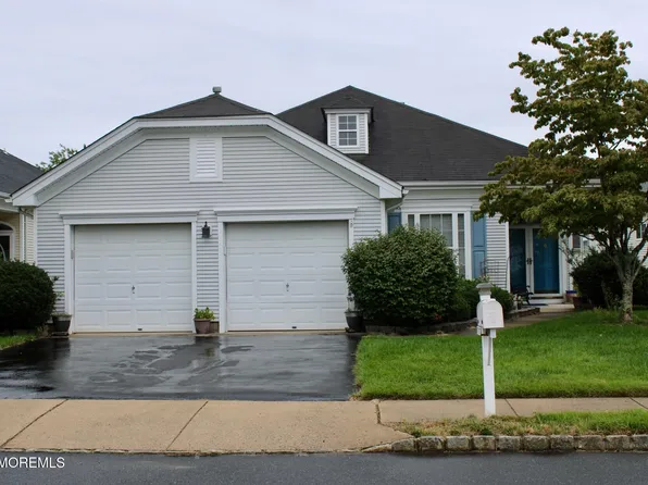 4 Summerlawn Drive, Lakewood, NJ 08701