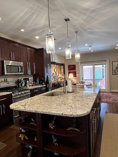 3 bed, 3.5 bath, 2000 sqft, $5,000 — Photo 3