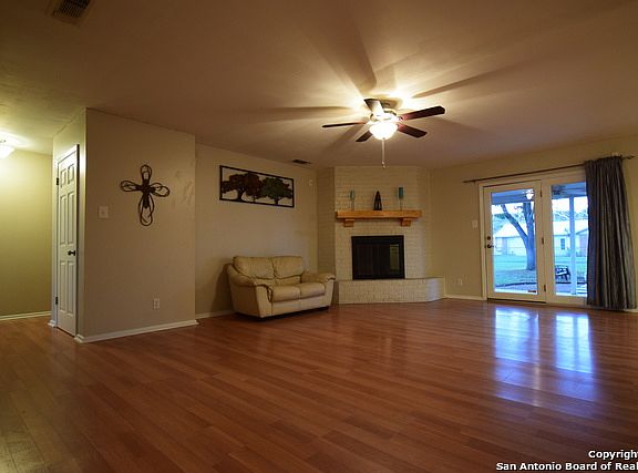 3rd image of 322 Prince Dr