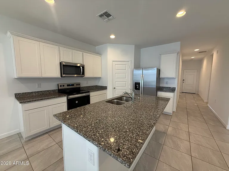 1723 W Sombra Ave — Photo 15