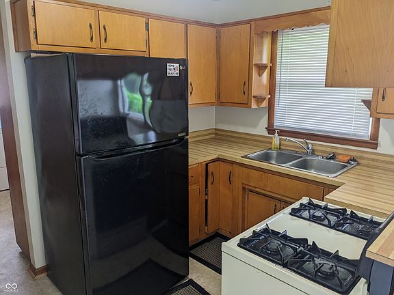 4th image of 216 E 49th St