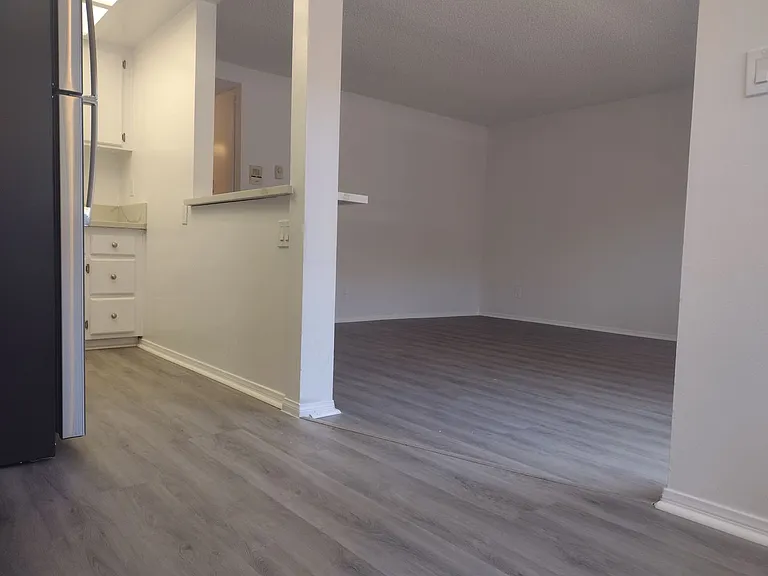 640 W 7th St — Photo 13