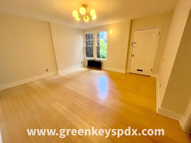 2182 NW Hoyt St #8 — Photo 3
