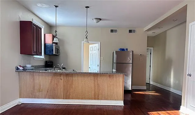 2 bed, 2.0 bath, 975 sqft, $1,395 — Photo 2