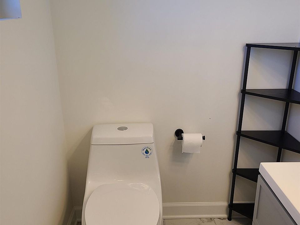 1st image of 1301 W Lee St #1301