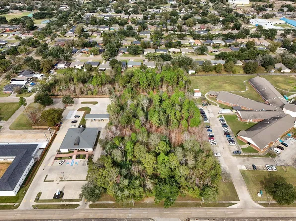 Oak Park Blvd, Lake Charles, LA 70601