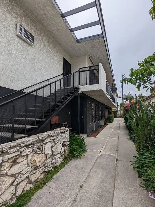 1514 S Orange Grove Ave — Photo 3