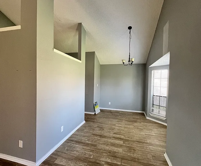 2504 Liberty Ln — Photo 15