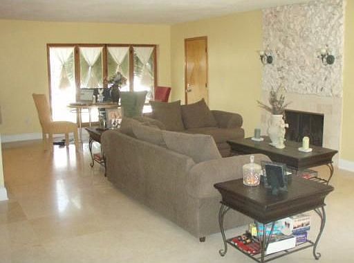 Living room/fire pleace