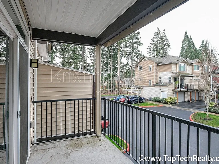 477 NE Edgeway Dr — Photo 19