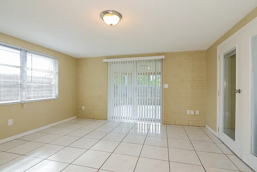 3 bed, 1679 sqft, $1,100 — Photo 3