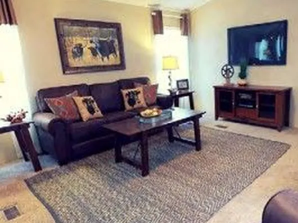 5725 N Holly Dr, Kansas City, MO 64118