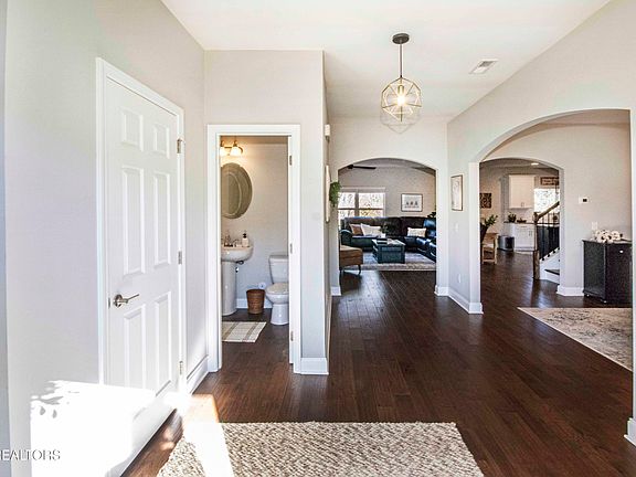 5th image of 2804 Tallgrass Ln
