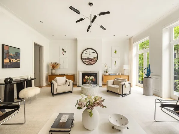 334 W 20th St, New York, NY 10011