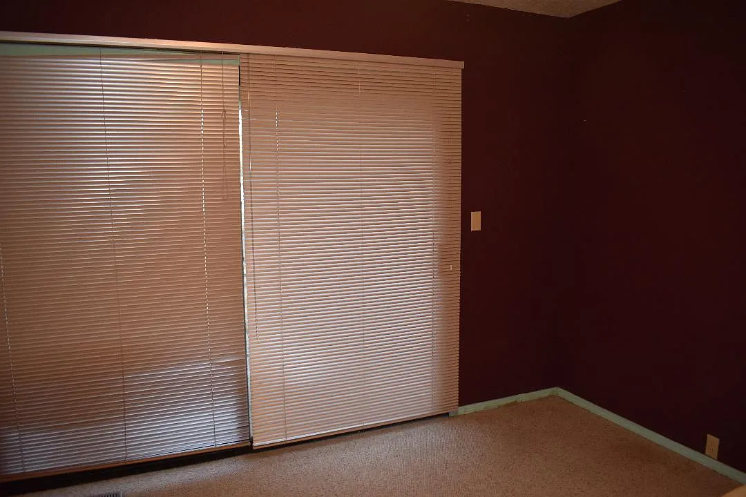 3 bed, 2096 sqft, $650 — Photo 2