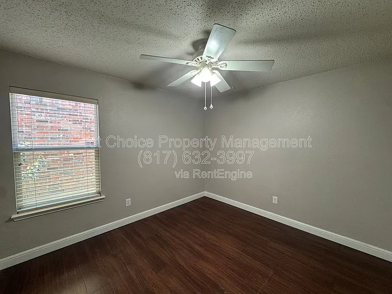 304 E Clover Park Dr — Photo 11