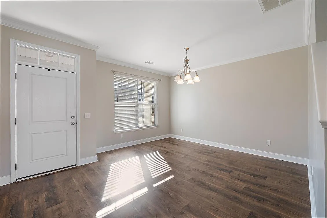 4 bed, 3.0 bath, 2877 sqft, $2,595 — Photo 4