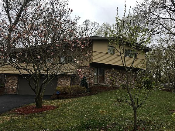 2nd image of 28 Thorn Creek Dr
