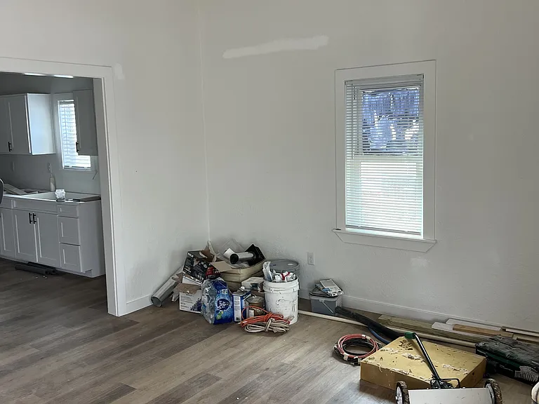 525 W Washington Ave — Photo 4