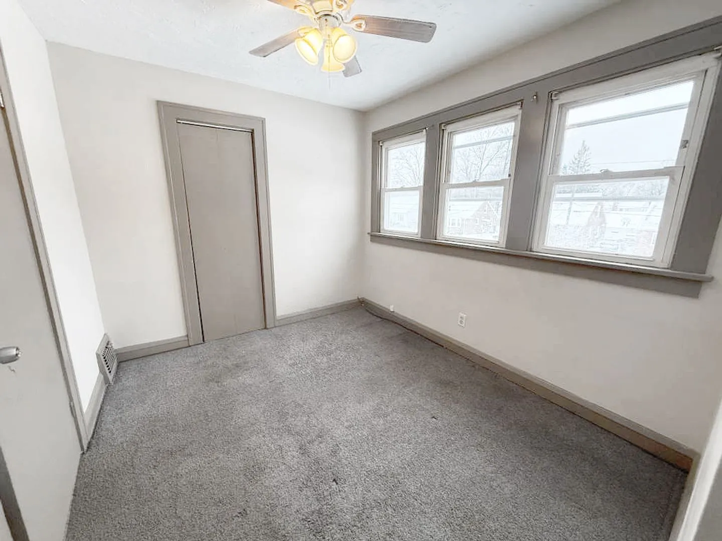 2 Bed, 1 Bath Beautifil Single-Family Home In Euclid! — Photo 2